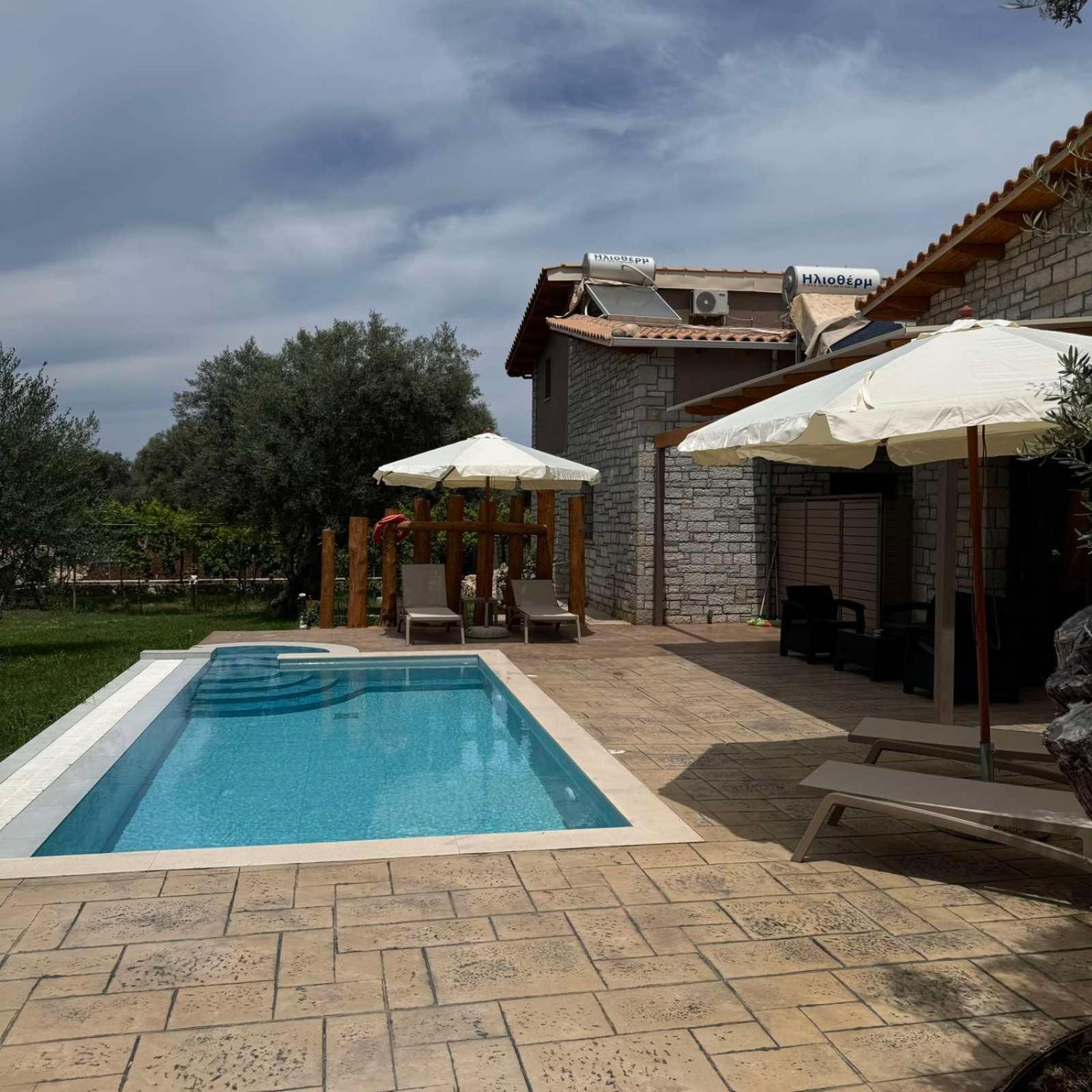 Iris Villas Complex Frinion Exterior photo